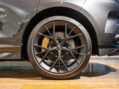 2025 Aston Martin DBX — миниатюра 11