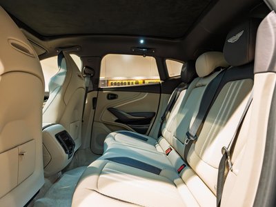 2025 Aston Martin DBX — миниатюра 25