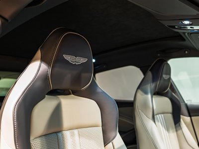 2025 Aston Martin DBX — миниатюра 17