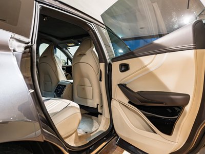 2025 Aston Martin DBX — миниатюра 24