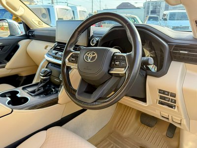 صورة 8 لـ 2023 Toyota LAND CRUISER 300