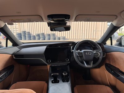 صورة 3 لـ 2023 Lexus RZ