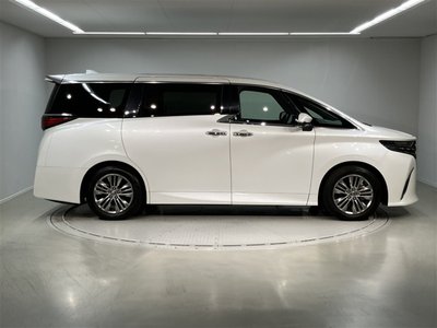 2023 Toyota ALPHARD photo 4