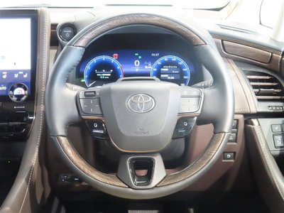 2025 Toyota ALPHARD — фото 5