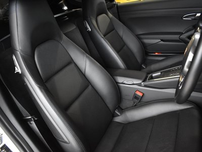 2016 Porsche CAYMAN thumbnail 21