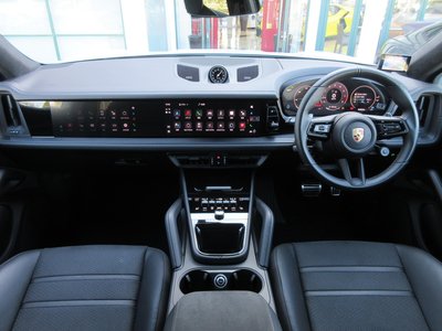 صورة مصغرة 2 لـ 2024 Porsche CAYENNE