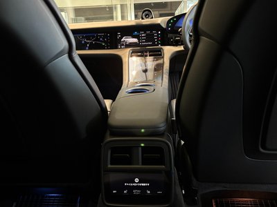 2025 Porsche TAYCAN 照片 24