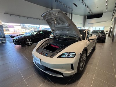 2025 Porsche TAYCAN 照片 31