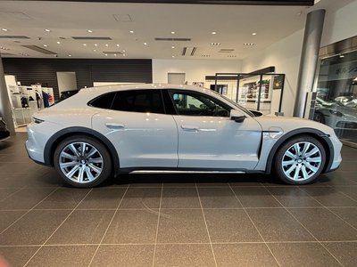 2025 Porsche TAYCAN 照片 8