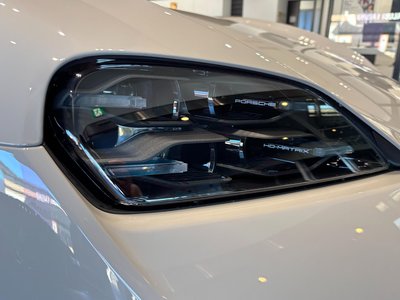 2025 Porsche TAYCAN 照片 25