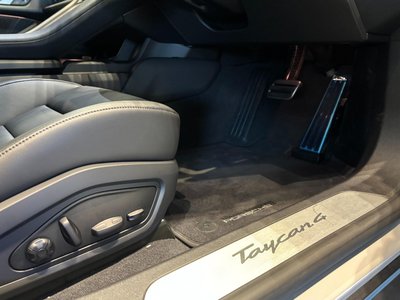 2025 Porsche TAYCAN 照片 13