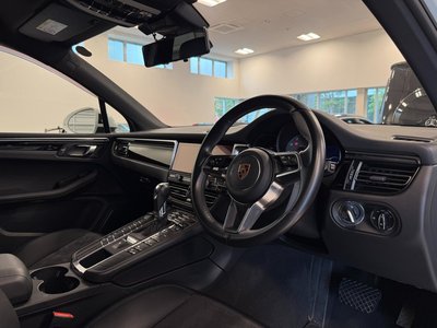 2019 Porsche MACAN thumbnail 18