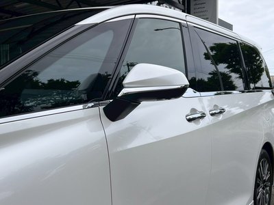2025 Lexus LM photo 10