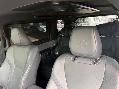 2025 Lexus LM thumbnail 39