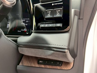 2025 Lexus LM thumbnail 61