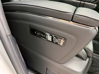 2025 Lexus LM thumbnail 72