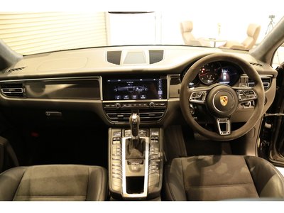 2021 Porsche MACAN — миниатюра 3