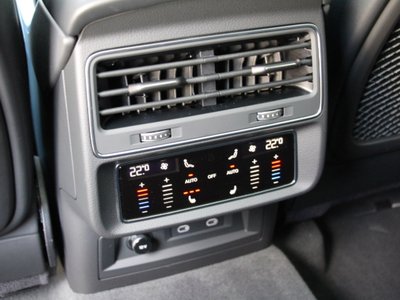 2025 AUDI Q8 thumbnail 32