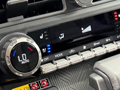 صورة 16 لـ 2025 Toyota TACOMA