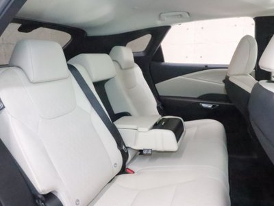 صورة مصغرة 10 لـ 2024 Lexus RX