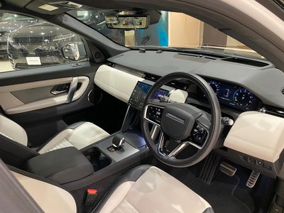 2025 LAND Rover DISCOVERY SPORT photo 2