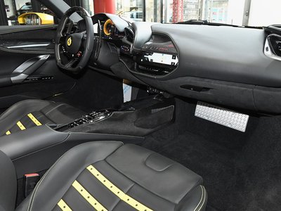 صورة مصغرة 3 لـ 2024 Ferrari SF90 SPIDER
