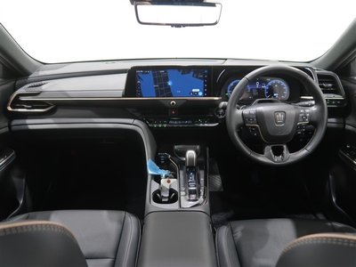 صورة 6 لـ 2025 Toyota CROWN ESTATE