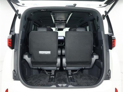 صورة 31 لـ 2023 Toyota ALPHARD