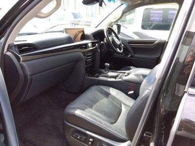 2015 Lexus LX — фото 3