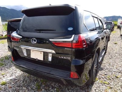 2015 Lexus LX — фото 5