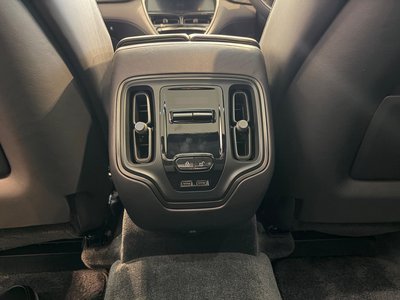2024 Aston Martin DBX 缩略图 39