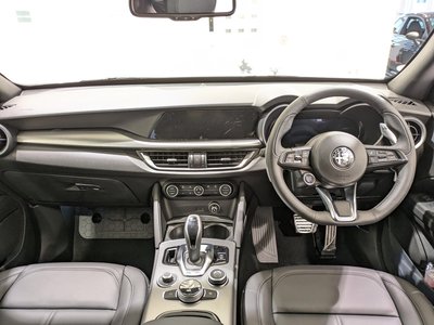 صورة 14 لـ 2025 ALFA Romeo STELVIO