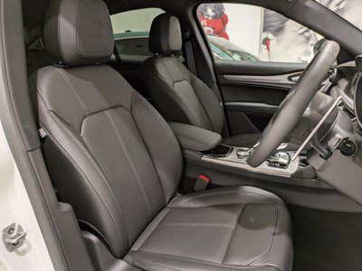 صورة 15 لـ 2025 ALFA Romeo STELVIO