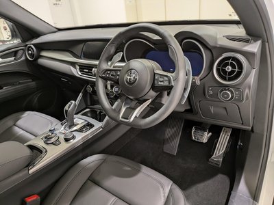 صورة 13 لـ 2025 ALFA Romeo STELVIO