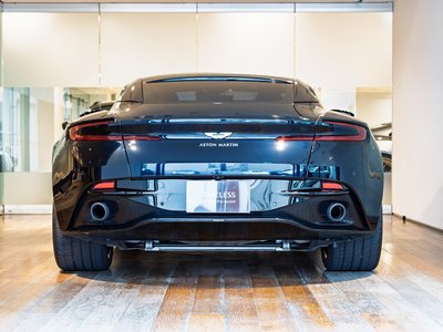 2017 Aston Martin DB11 — фото 6