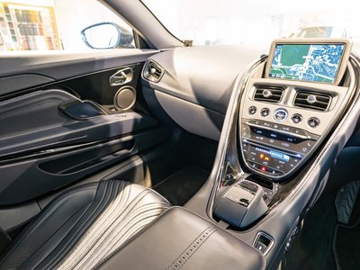 2017 Aston Martin DB11 — фото 23