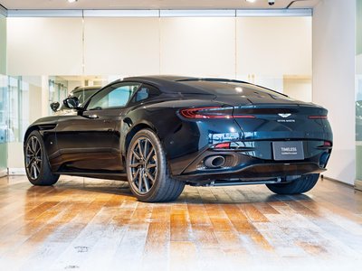 2017 Aston Martin DB11 — фото 7