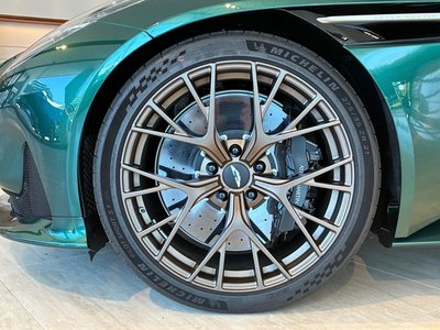 2026 Aston Martin DB12 — фото 12
