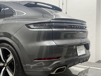 2024 Porsche CAYENNE photo 5