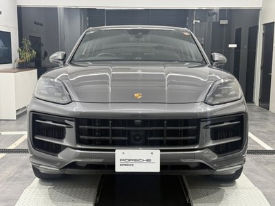 2024 Porsche CAYENNE photo 2