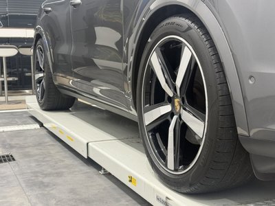 2024 Porsche CAYENNE photo 7
