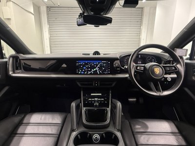 2024 Porsche CAYENNE photo 10