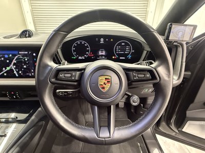 2024 Porsche CAYENNE photo 9