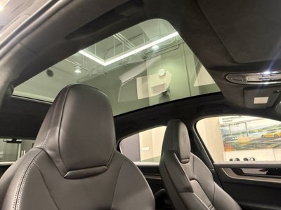 2024 Porsche CAYENNE thumbnail 18