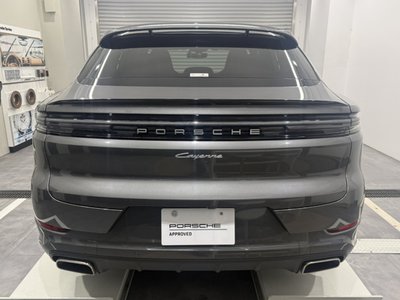 2024 Porsche CAYENNE photo 4