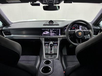 2020 Porsche PANAMERA photo 3