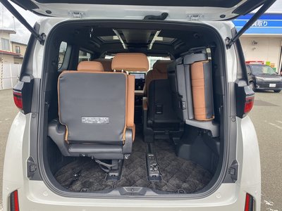 صورة 33 لـ 2024 Toyota VELLFIRE