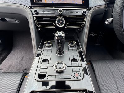 2025 Bentley FLYING SPUR — миниатюра 23