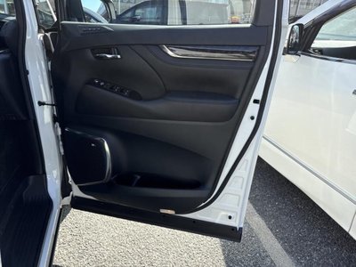 صورة 24 لـ 2021 Toyota ALPHARD