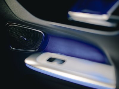 2025 Mercedes-BENZ GLC photo 8